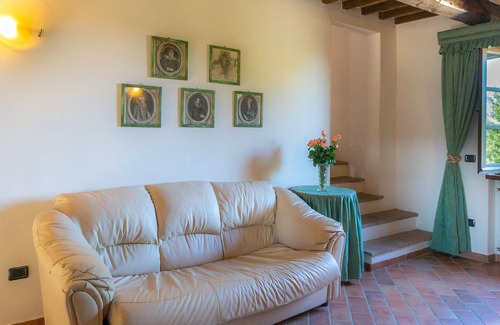 Bivio Lugnano House | Situated on a panoramic hill, this inviting stone house welcomes you in Lugnano.