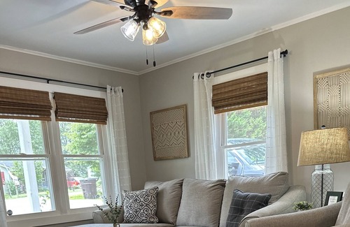 Douglasville House | Six Flags, Truist Park Battery, and GA Aquarium are less than 30 minutes away.