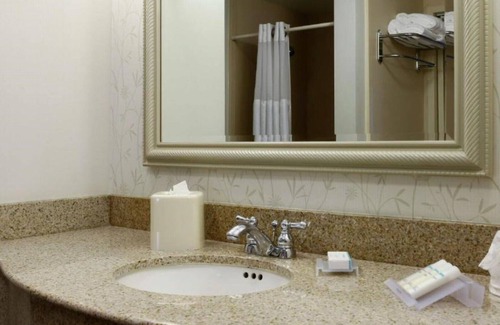 North Bergen House | Six miles from MetLife Stadium