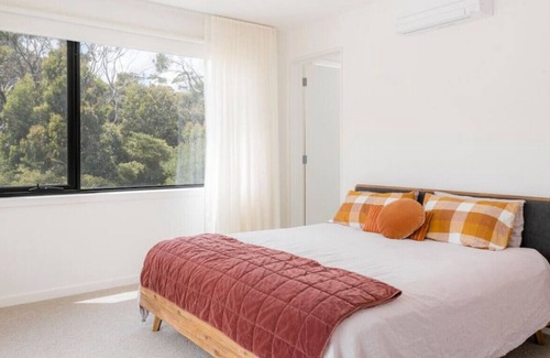 Skenes Creek House | Six Ocean Terrace - Ocean and Mountain Views