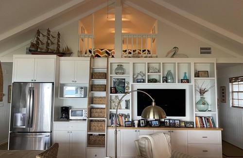Indian Shores Cottage | Sixpence, Vintage Beachfront Experience