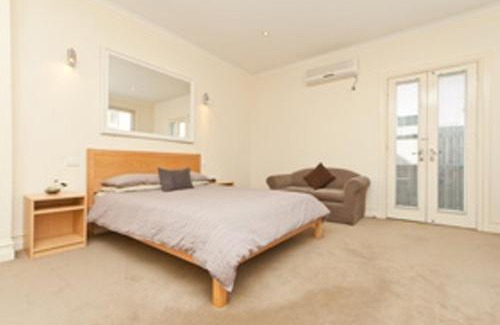 St Kilda Apartment | Sixty Two On Grey Serviced Apartments