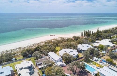 Broadwater Villa | SixtySix at Cape View