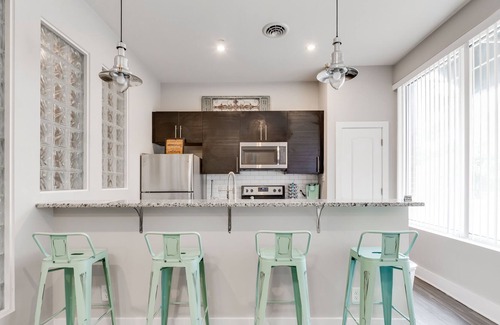 Fan District Apartment | Size-able 2bd/2bth w/ FREE parking on site in Carytown