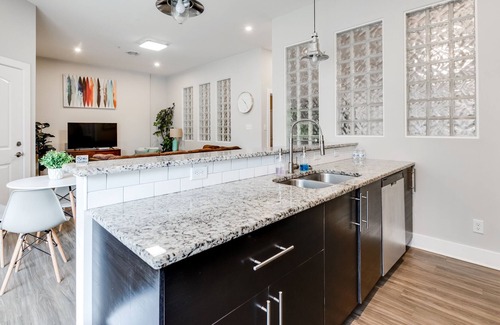 Fan District Apartment | Size-able 2bd/2bth w/ FREE parking on site in Carytown