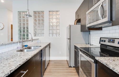 Fan District Apartment | Size-able 2bd/2bth w/ FREE parking on site in Carytown