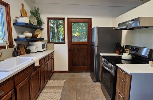 Marblemount House | Skagit Riverhouse Retreat- Dogs welcome