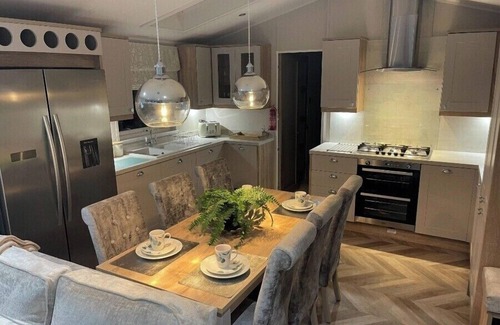 Skegness Cabin | Skegness - Lodge - Sleeps 6 - Parking - Garden