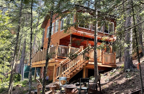 Greater Madawaska Ski Chalet | Ski and Lakeside Chalet with hot tub