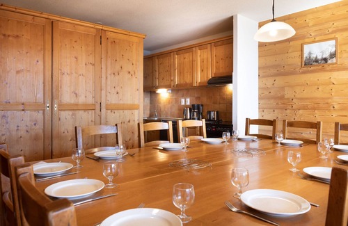 Les Eucherts Condo | Ski aux pieds | T8 pour 16 + sauna privé | Piscine