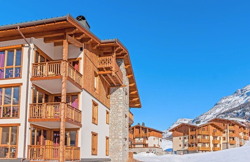 Lanslevillard Condo | Ski aux pieds ! T8 pour 16p | Piscine + sauna