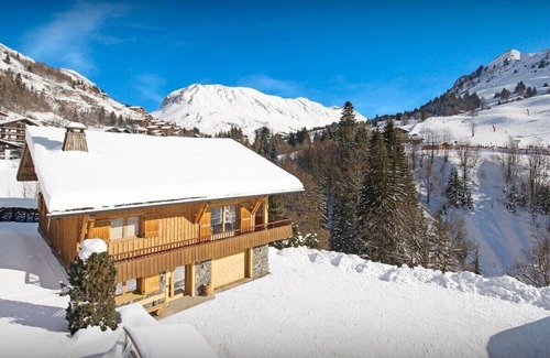 Le Chinaillon Ski Chalet | Ski base piste views, 14 people, pool and sauna