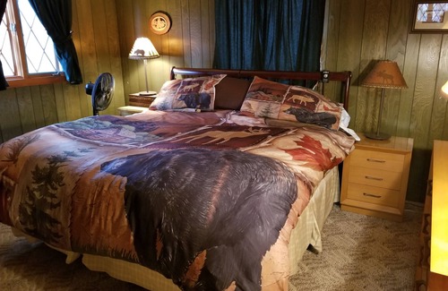 Londonderry Ski Chalet | Ski between Magic Mtn. Bromley, Stratton and Okemo.