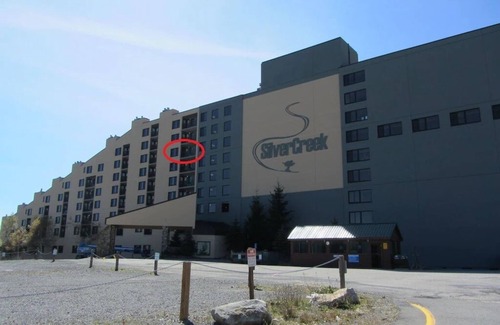 Snowshoe Condo | Ski, Board, Tubing, Mtn Biking, inside/outside pools, Snowshoe, Silver Creek