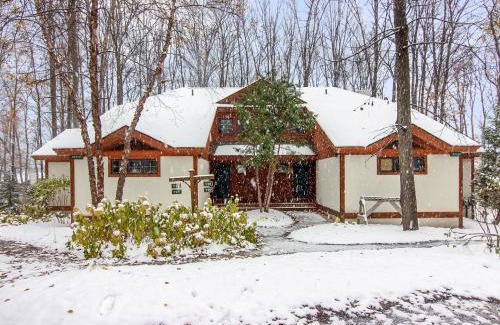 Boyne Falls Apartment | Ski Boyne Mountain - Perfect Location for Groups!