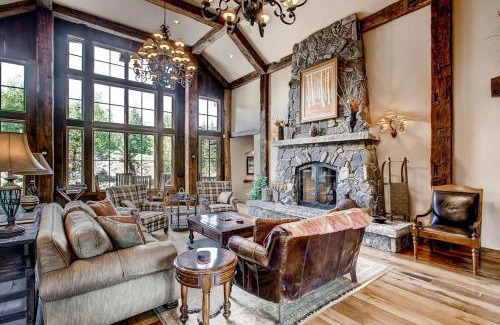 Four O'Clock House | Ski Bridge Lodge - Ski In Ski Out