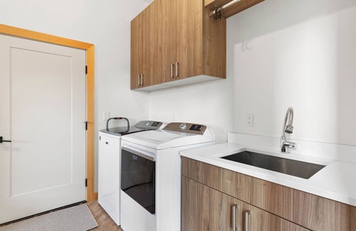 Bozeman House | SKI BRIDGER BOWL - 8 Miles to Ski, 8 Miles to town, NEW HOME