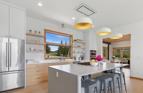 Bozeman House | SKI BRIDGER BOWL - 8 Miles to Ski, 8 Miles to town, NEW HOME