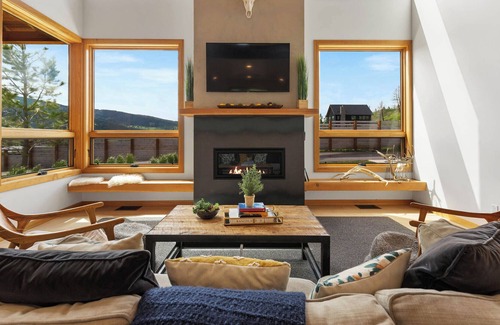 Bozeman House | SKI BRIDGER BOWL - 8 Miles to Ski, 8 Miles to town, NEW HOME