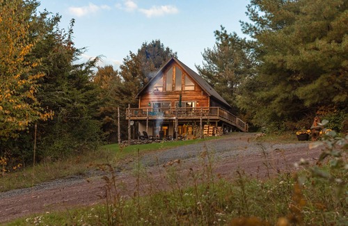 Prattsville House | SKI CHALET - INCREDIBLE CATSKILLS VIEWS - Firepit, 2 grills, Deck, Fast WiFi