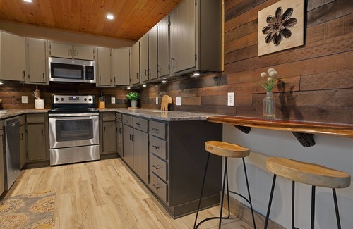 Sugar Mountain House | Ski Chalet: View Grandfather Mtn w/Cozy Fireplace
