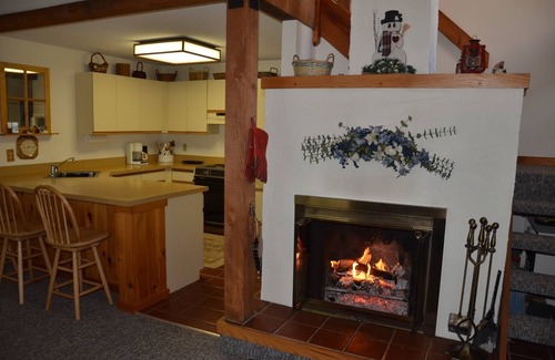 Rawsonville Condo | Ski condo a mile from Stratton Mtn, shuttle bus and wood included. No Pets.