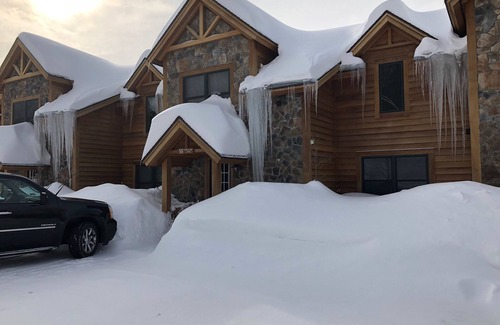 West Dover Condo | Ski Condo Walking Distance to Lifts at Mt. Snow, VT