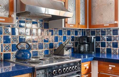 Historic Eastside Villa | Ski Discounts! Luxe Canyon Rd, near Art Galleries