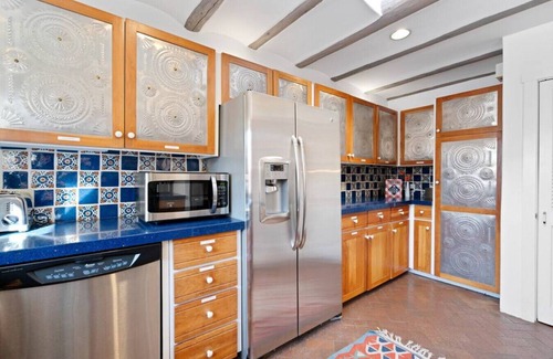 Historic Eastside Villa | Ski Discounts! Luxe Canyon Rd, near Art Galleries