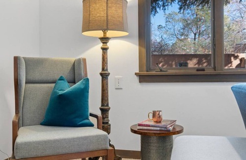 Historic Eastside Villa | Ski Discounts! Luxe Canyon Rd, near Art Galleries