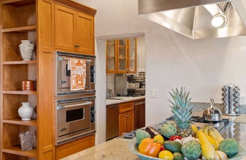 Northeast Santa Fe Villa | Ski Discounts! Luxury Estate with Hot Tub