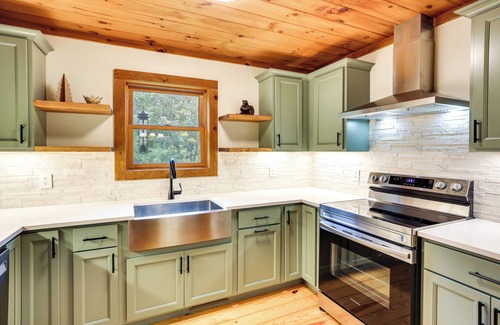 Boone Cabin | Ski, Fish & Hike: Outdoorsy Retreat in Vilas!