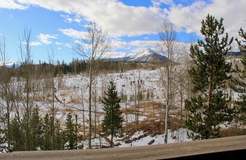 Wildernest Condo | ●■♦︎Ski Getaway❄︎ Stunning Mountain Views - HotTub