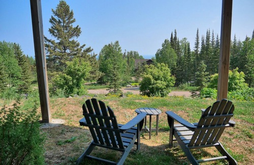 Lutsen House | Ski getaway suite, next to winery, pet friendly!