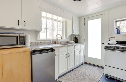 Frankfort Cottage | Ski, Hike & Explore: Frankfort Cottage w/Fire Pit