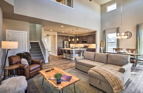 Grand Elk Ranch House | Ski & Hike: Home w/Hot Tub + Gas Grill in Granby