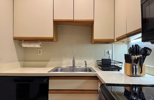 Warren Condo | Ski, Hike & Relax. Warm 1BR Spot.