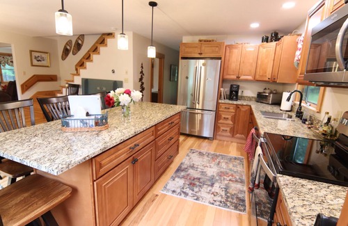 Cavendish House | Ski, hike, swim or relax with family & friends in this nature lovers delight!