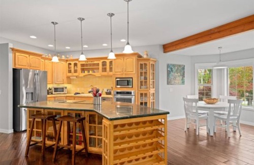 Leavenworth House | Ski Hill Getaway - Entertaining Year-Round