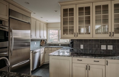 Stratton Mountain House | Ski I/O Hot tub Fireplace Garage 4Bed/3.5Bath Patio/Grill Village Square