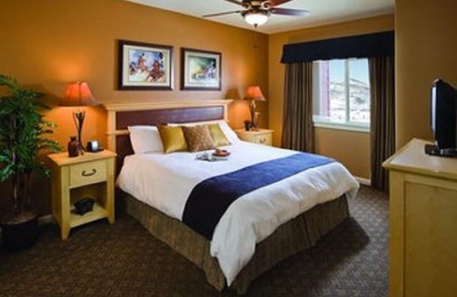 Steamboat Springs Resort | Ski, ice-skate, and snowmobile in the winter mountains!