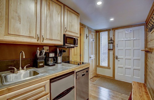 Four O'Clock Condo | Ski-in/200 Steps To Lift, Studio, Perfect Breckenridge Getaway with King Bed.