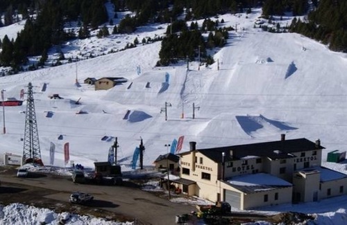 Incles Ski Chalet | Ski in chalet-hotel with freestyle park