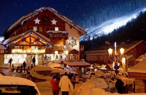 Meribel Village Apartment | SKI IN FOOT RESIDENCE STANDING MERIBEL VILLAGE
