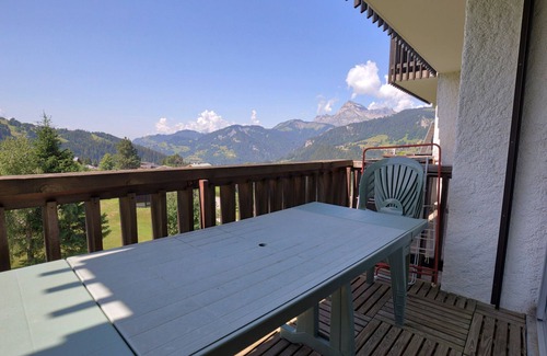 Notre-Dame-de-Bellecombe Apartment | Ski-in studio with heated pool and tennis court