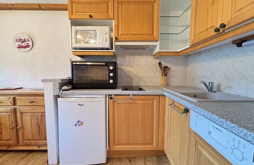 Notre-Dame-de-Bellecombe Apartment | Ski-in/Ski-out apartment with balcony, pets allowed