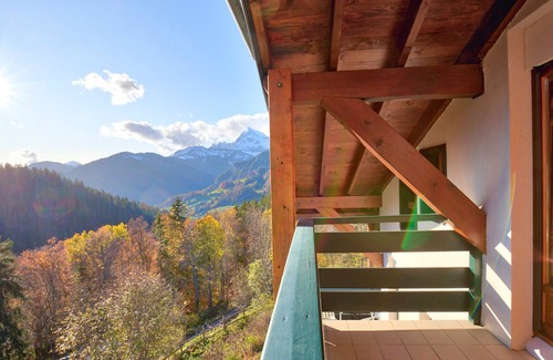 Notre-Dame-de-Bellecombe Apartment | Ski-in/Ski-out apartment with balcony, pets allowed