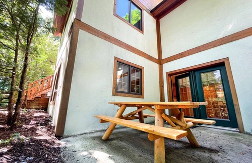 Boyne Falls Condo | Ski in on Boyneland Run, Slps 18, Fully remodeled