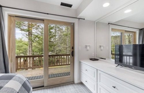 Bretton Woods Condo | Ski-in/Out 1st on Mountain Lux Suite + Kitchenette