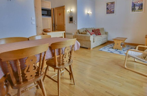 Le Chinaillon Apartment | Ski-in/out Apt, 4 pers, 2 bedrooms, sunny balcony, quiet area